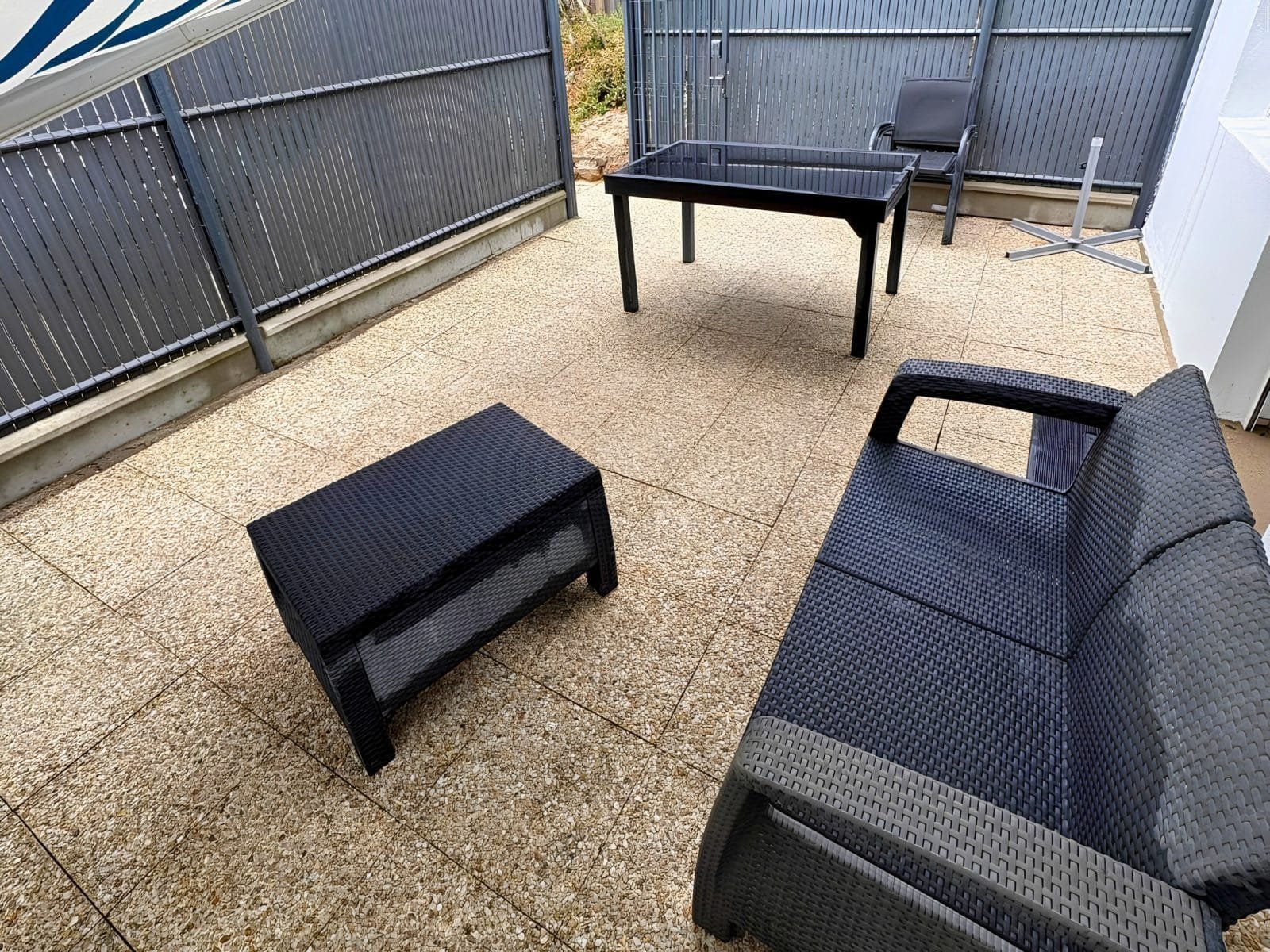 Nettoyage d'une terrasse en dalles, après